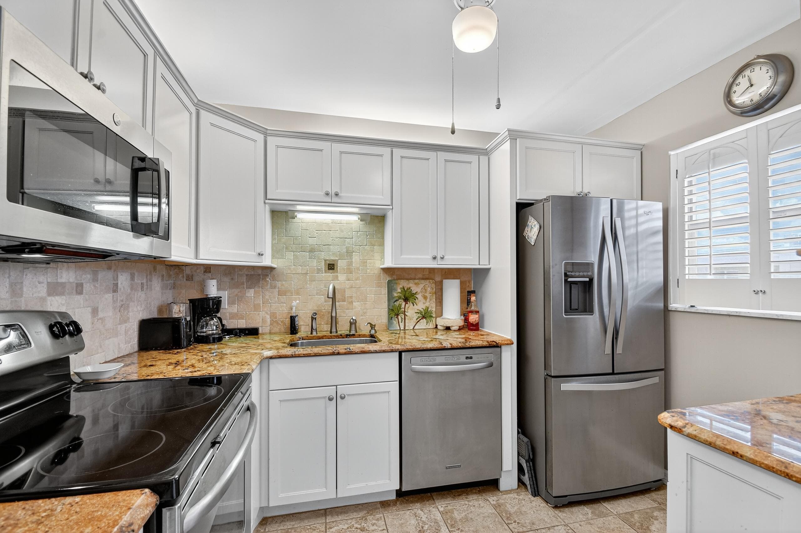 204 Oxford 300, West Palm Beach, FL 33417 — photo 4 of 39