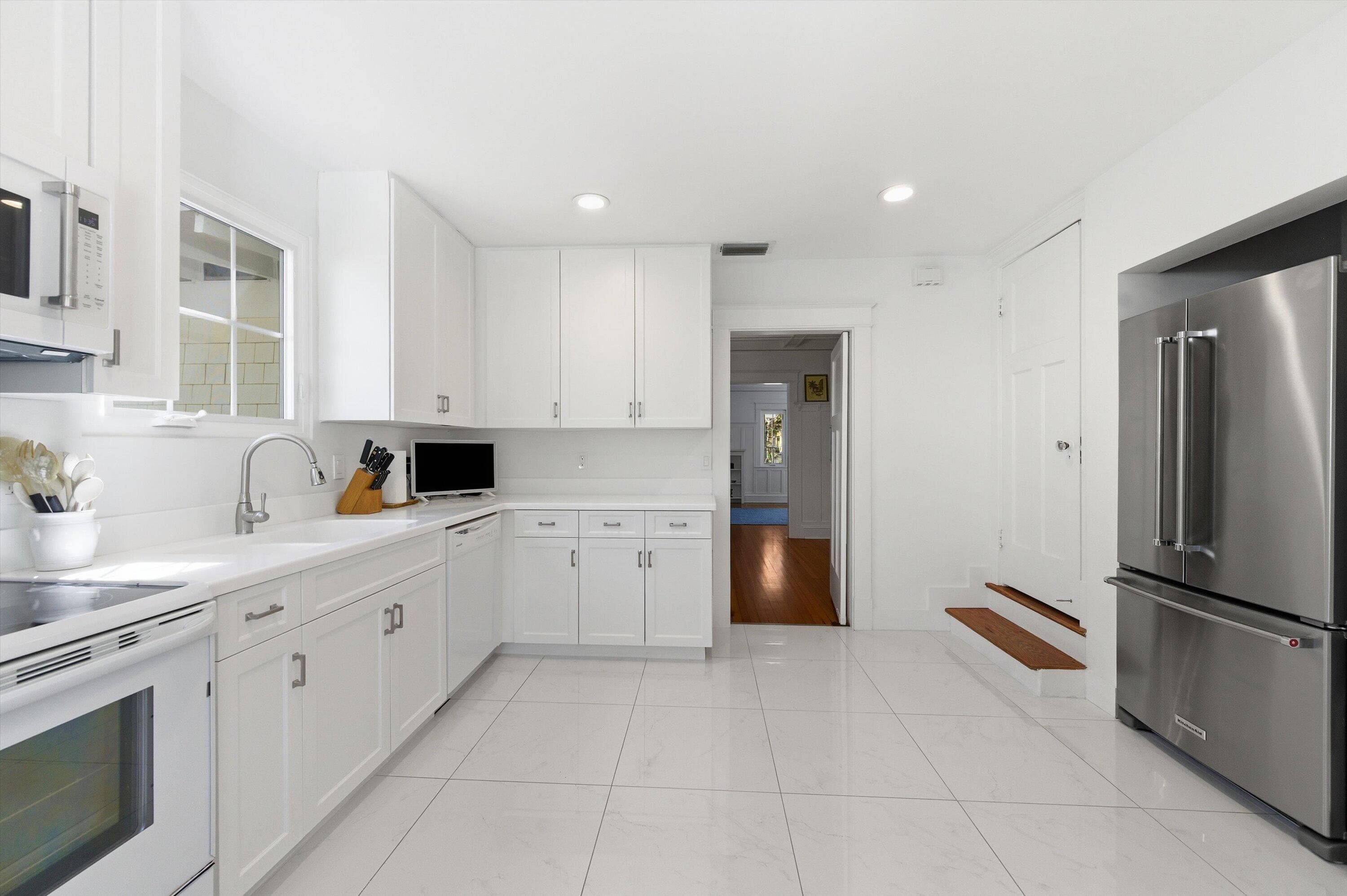 141 Chilean Avenue, Palm Beach, FL 33480 — photo 12 of 28