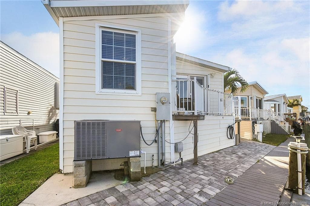 1092 Nettles Boulevard, Jensen Beach, FL 34957 — photo 3 of 35