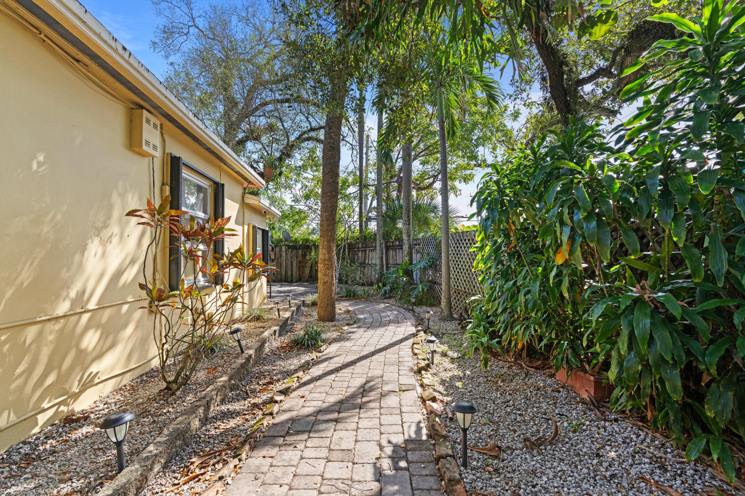 1140 SW 9th Avenue, Fort Lauderdale, FL 33315 — photo 10 of 12
