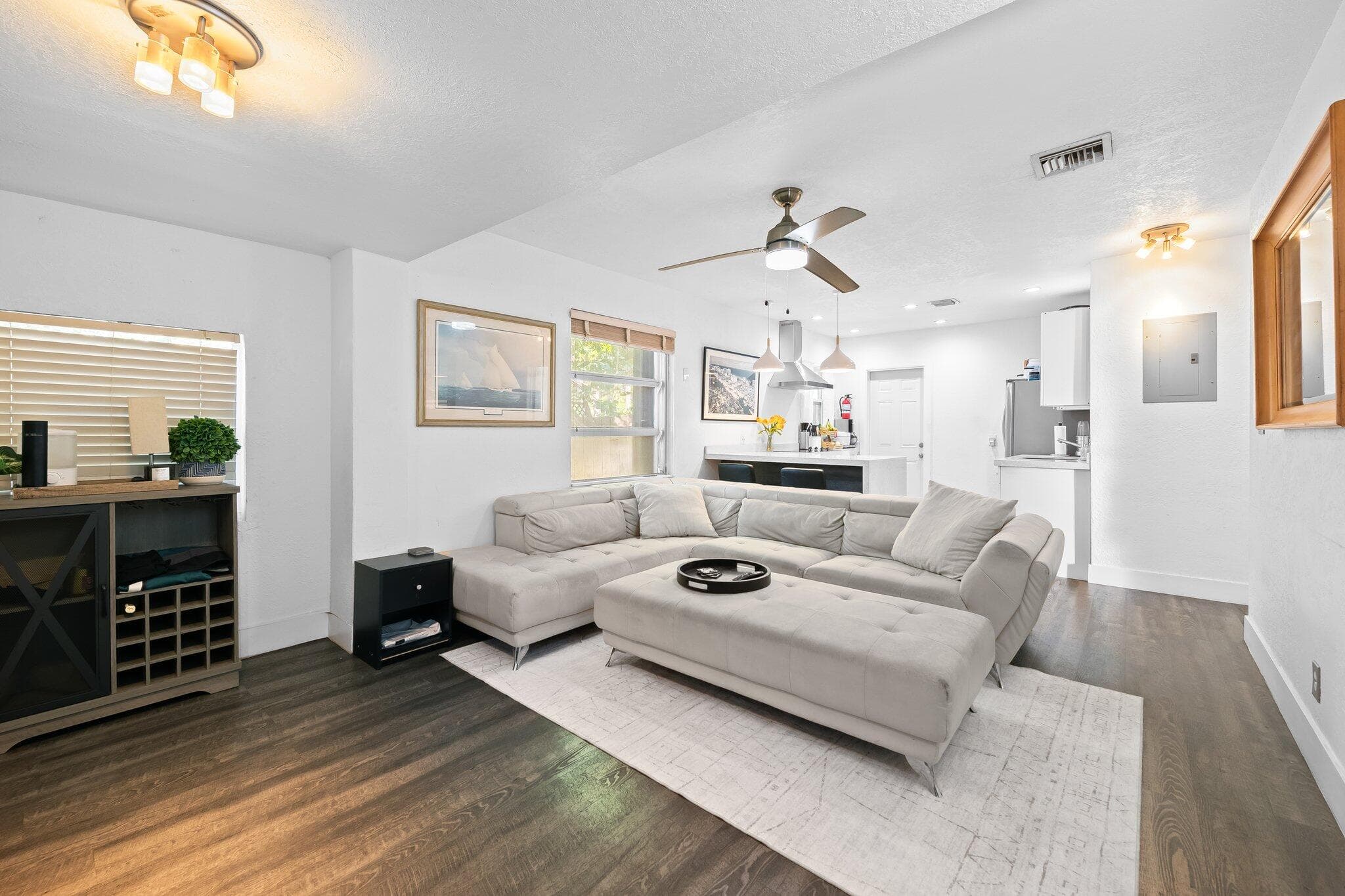 1140 SW 9th Avenue, Fort Lauderdale, FL 33315 — photo 3 of 12