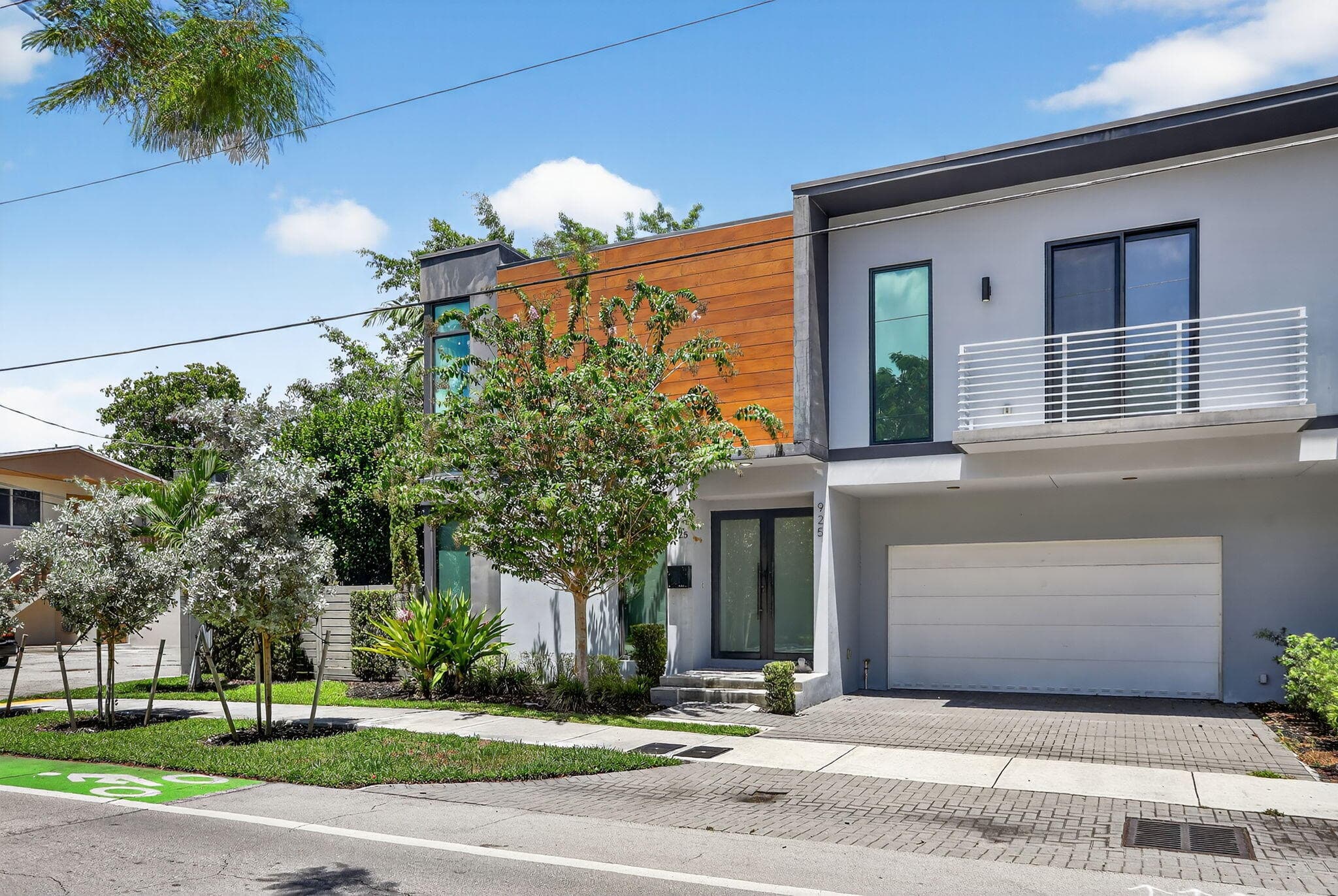 925 NE 6th Street, Fort Lauderdale, FL 33304 — photo 1 of 24