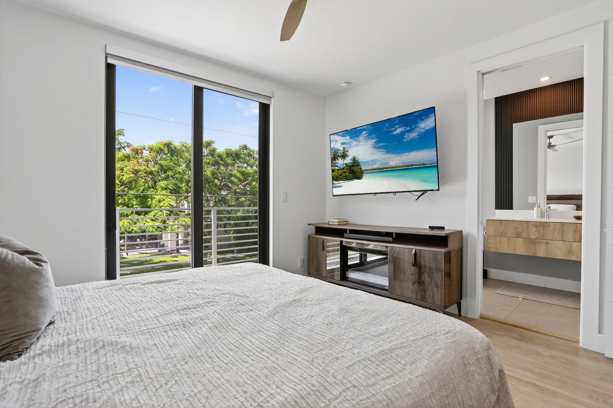 925 NE 6th Street, Fort Lauderdale, FL 33304 — photo 16 of 24