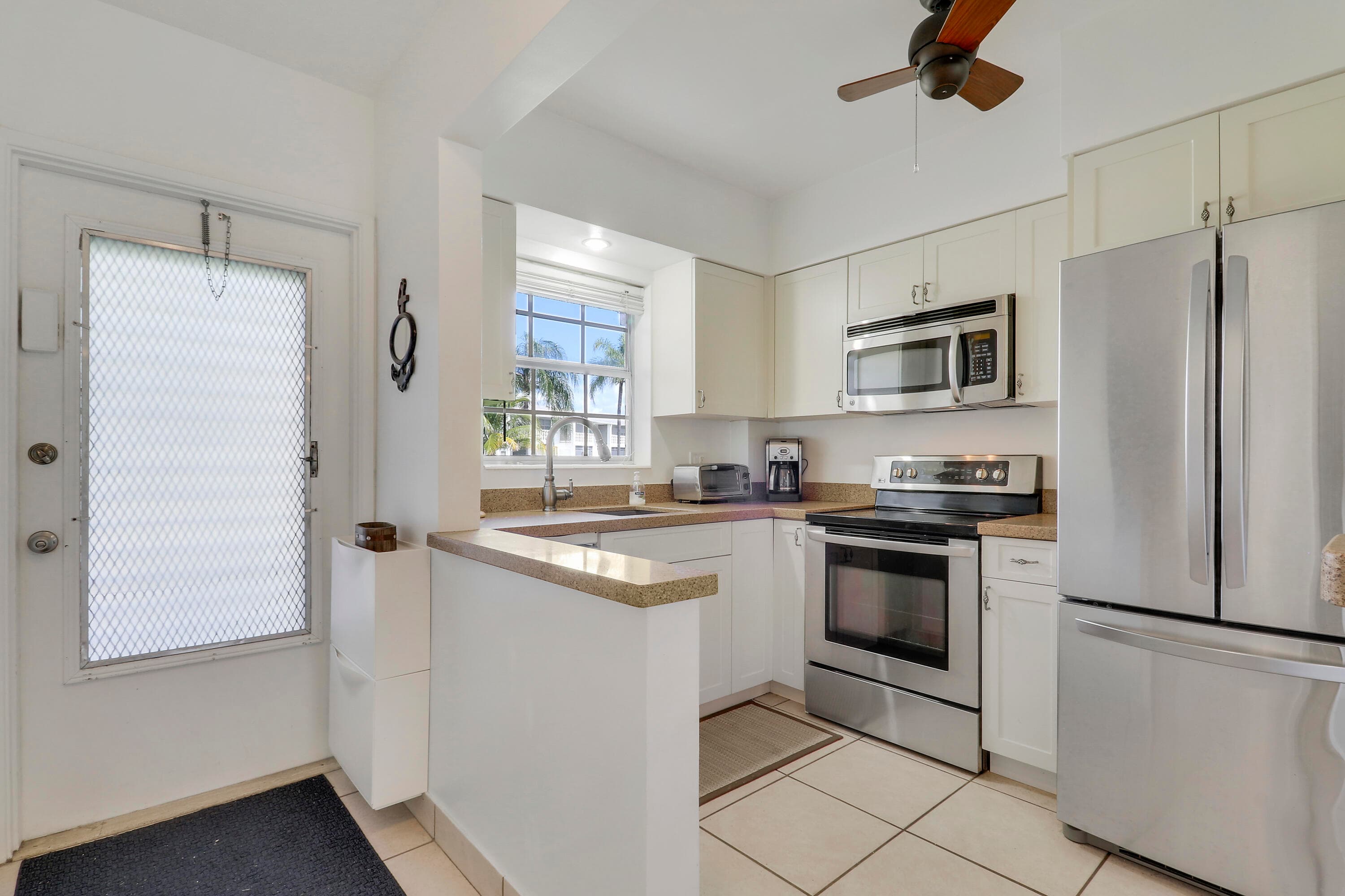 298 SE 6th Avenue 6, Pompano Beach, FL 33060 — photo 15 of 36