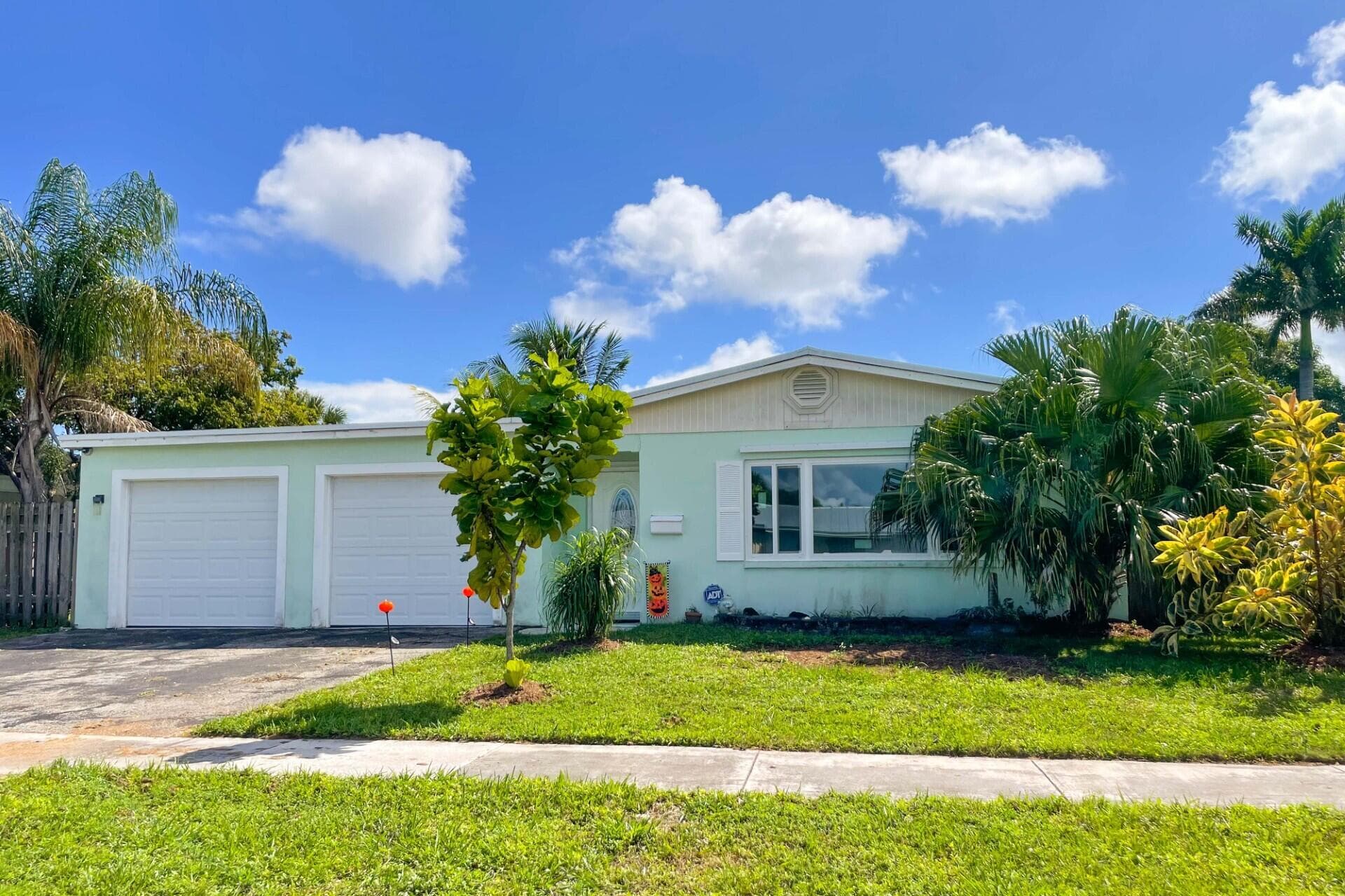 3406 Capri Road, Palm Beach Gardens, FL 33410 — photo 1 of 17