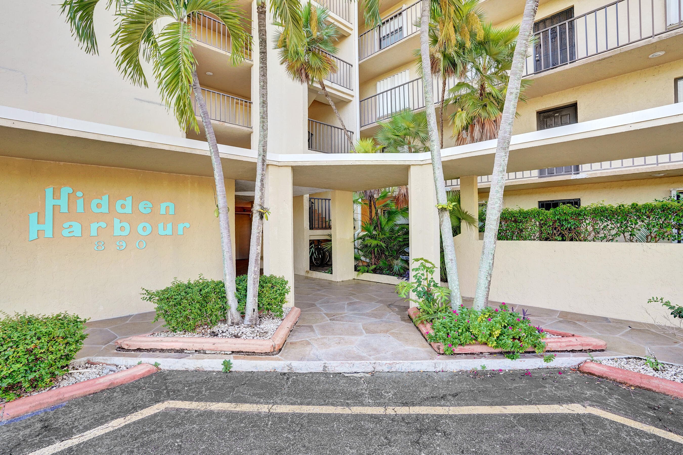 890 N Federal Highway 410, Lantana, FL 33462 — photo 5 of 54