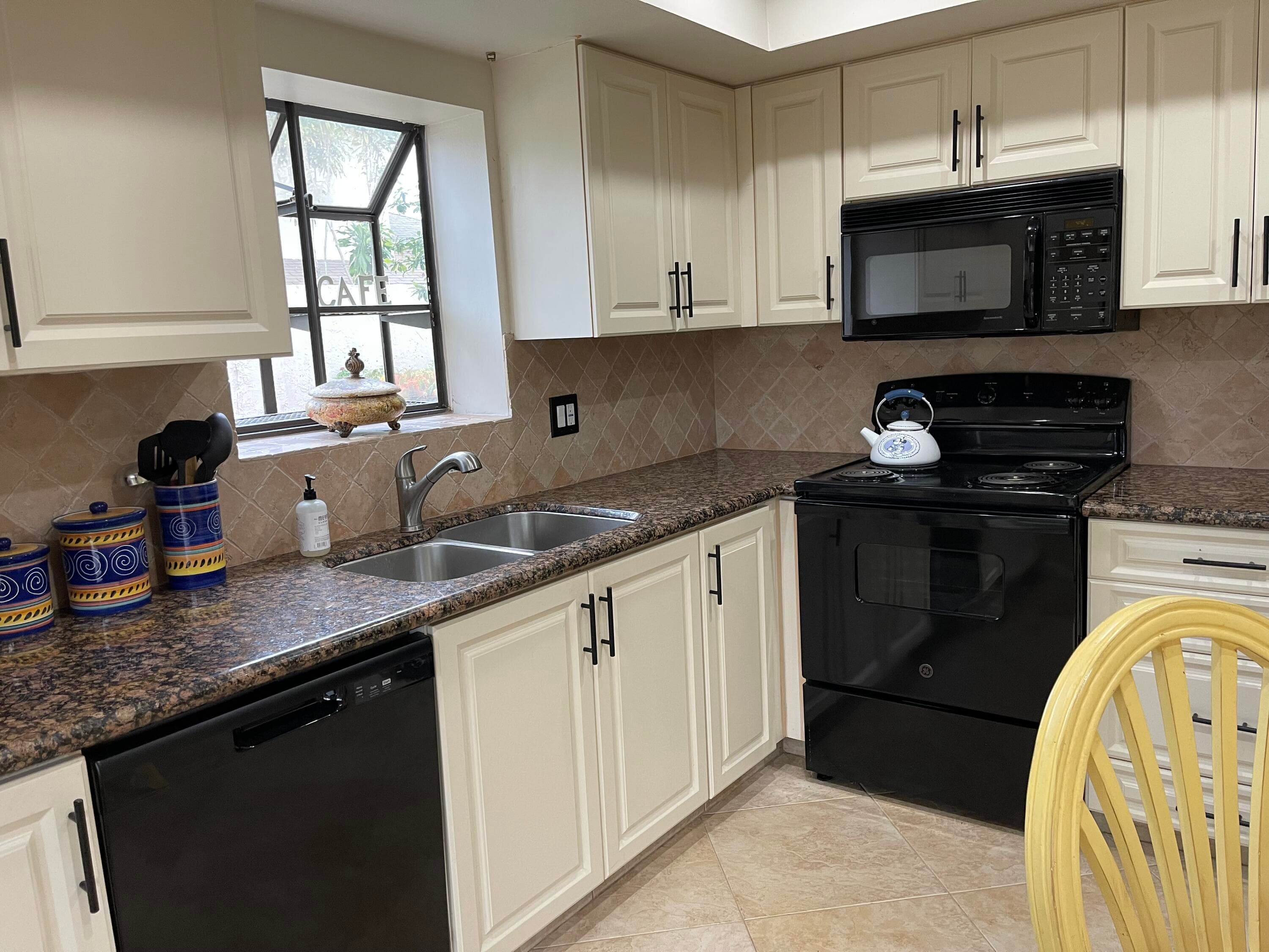354 SW 28th Avenue, Delray Beach, FL 33445 — photo 10 of 55