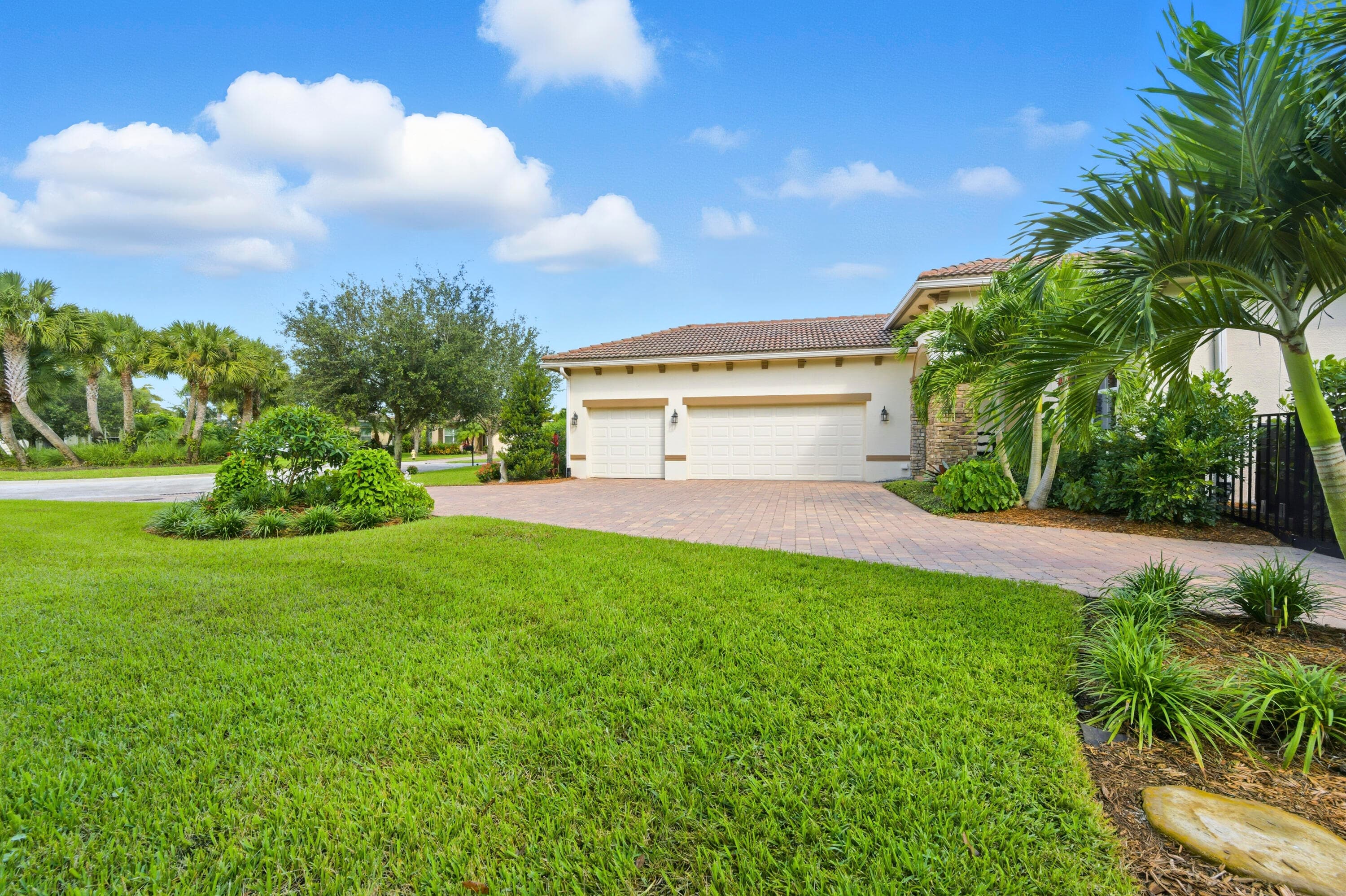 1016 SW Triste Way, Stuart, FL 34997 — photo 3 of 41