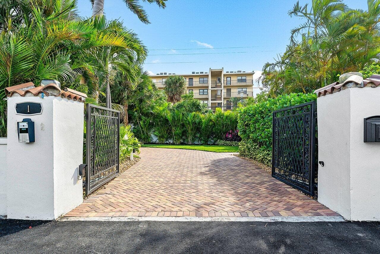 1 S 18th Avenue S, Lake Worth Beach, FL 33460 — photo 2 of 85