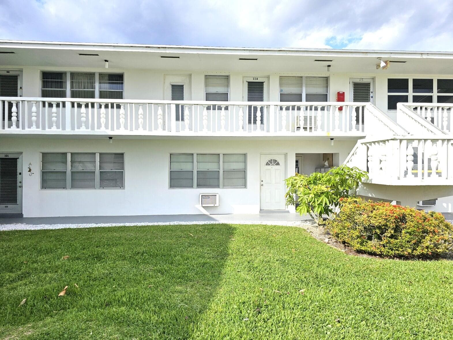 102 Easthampton E, West Palm Beach, FL 33417 — photo 1 of 13