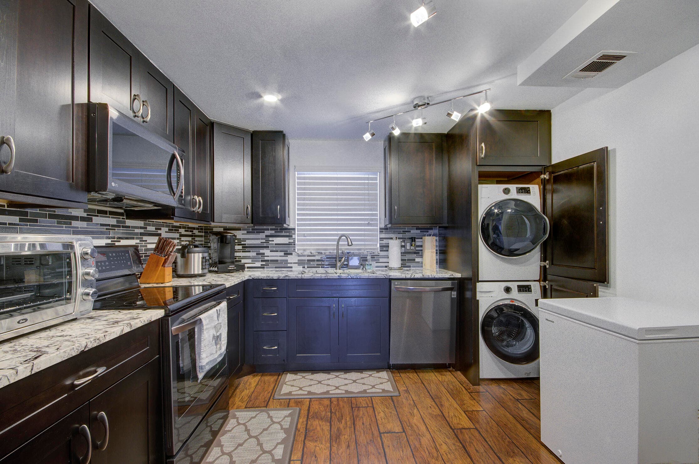3040 Lake Shore Drive 502, Riviera Beach, FL 33404 — photo 3 of 17