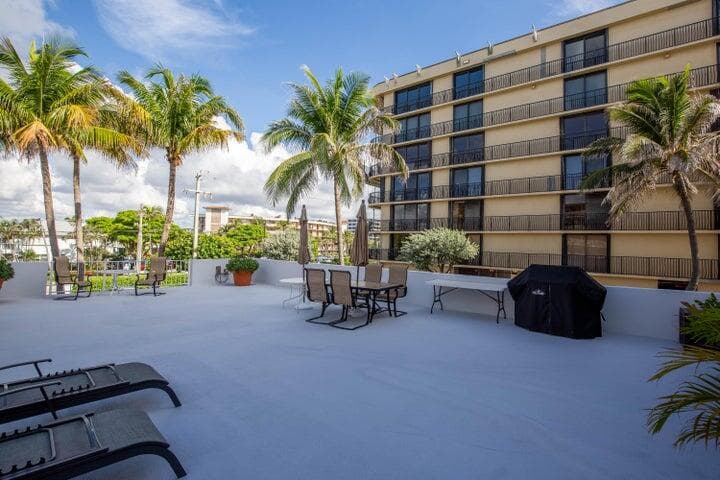 4200 S Ocean Boulevard 503, South Palm Beach, FL 33480 — photo 9 of 30