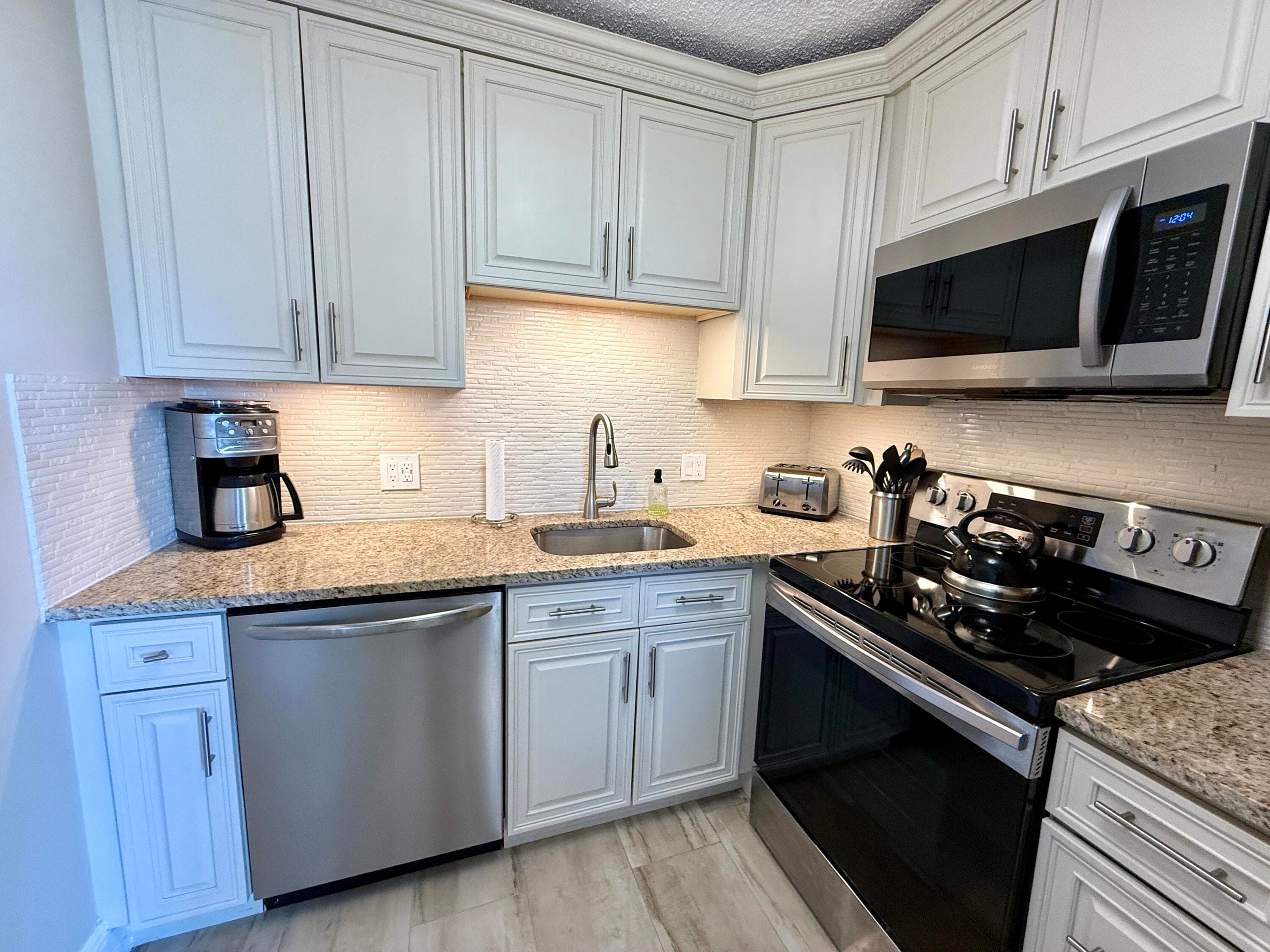 359 Oakridge T, Deerfield Beach, FL 33442 — photo 4 of 70
