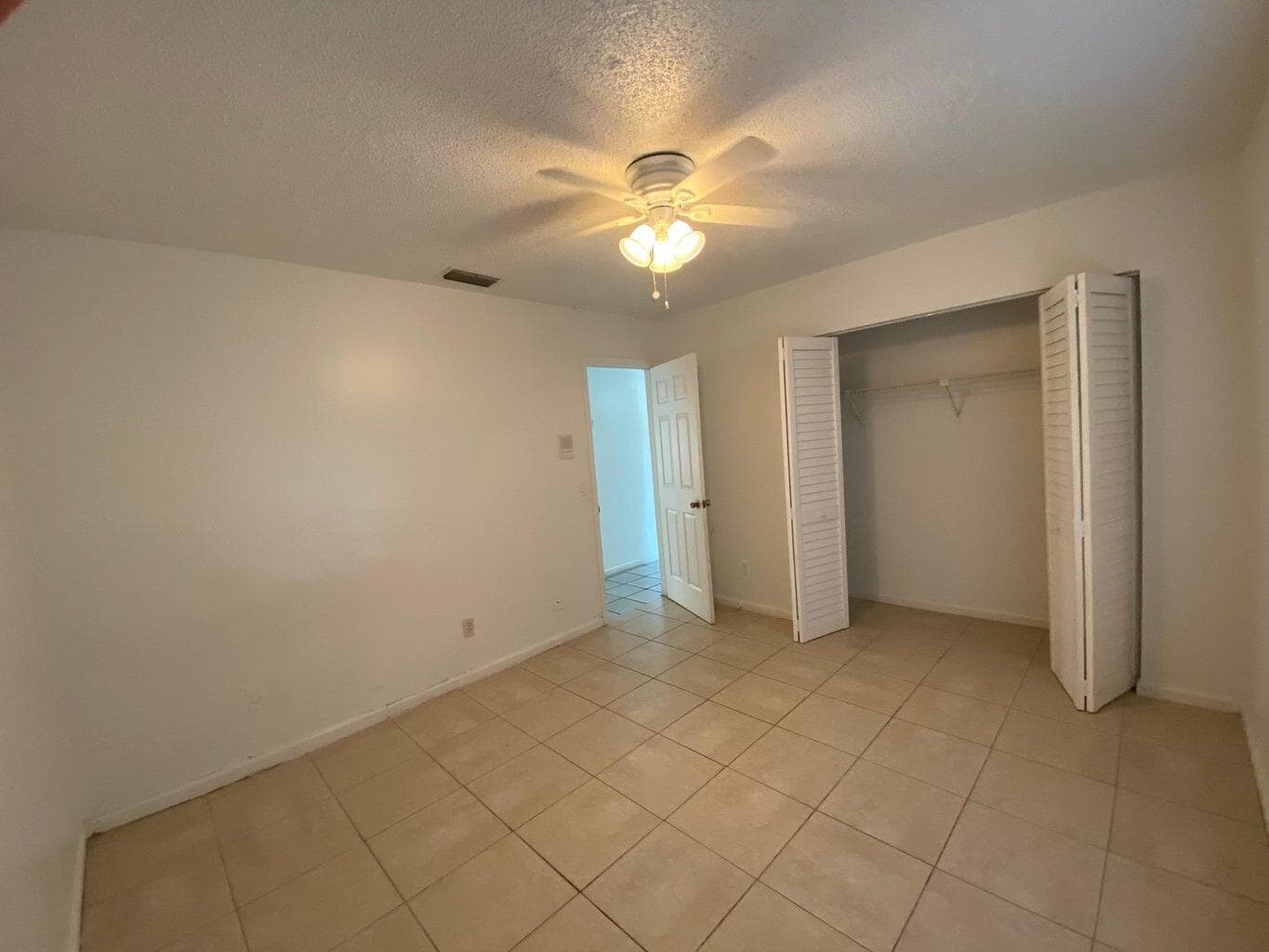 399 Glenwood Drive, West Palm Beach, FL 33415 — photo 5 of 9