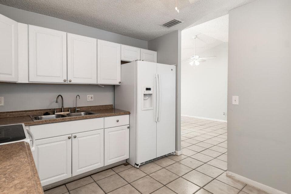 5692 SW Stonington Way SW 5692, Lake Worth, FL 33463 — photo 2 of 8