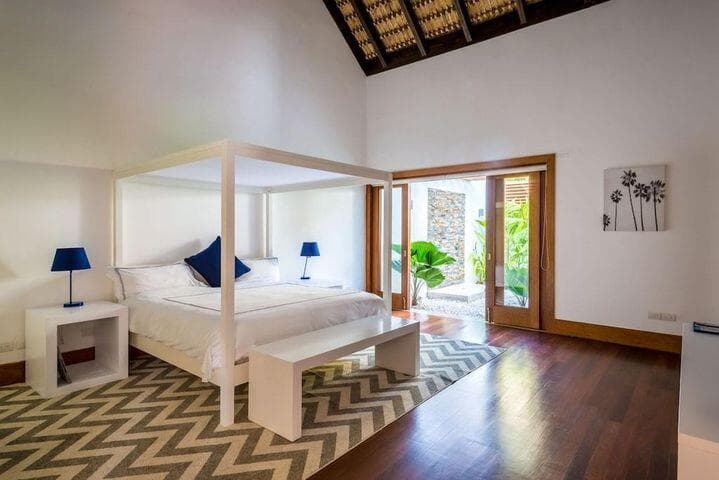 12 00 — photo 27 of 32