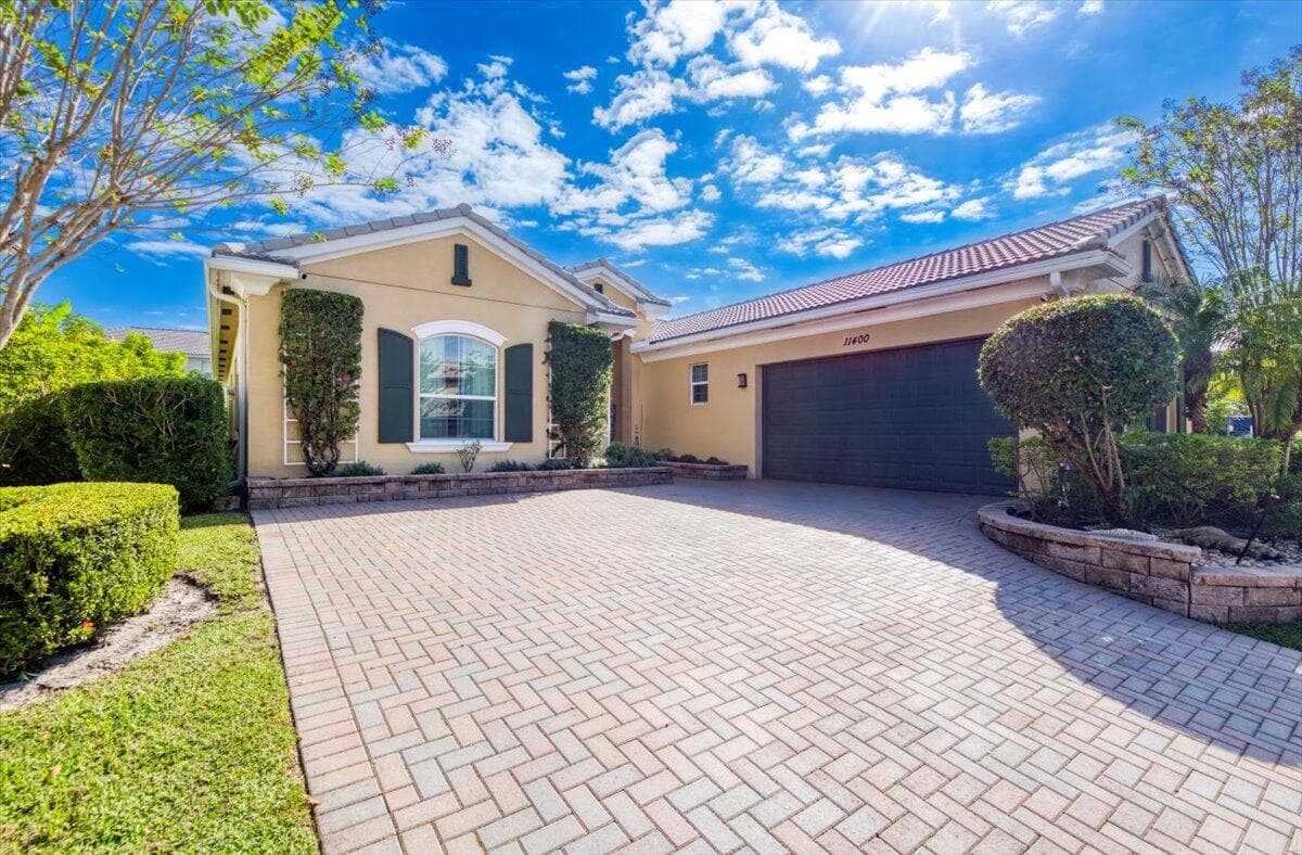 11400 SW Hillcrest Circle, Port St. Lucie, FL 34987 — photo 4 of 101