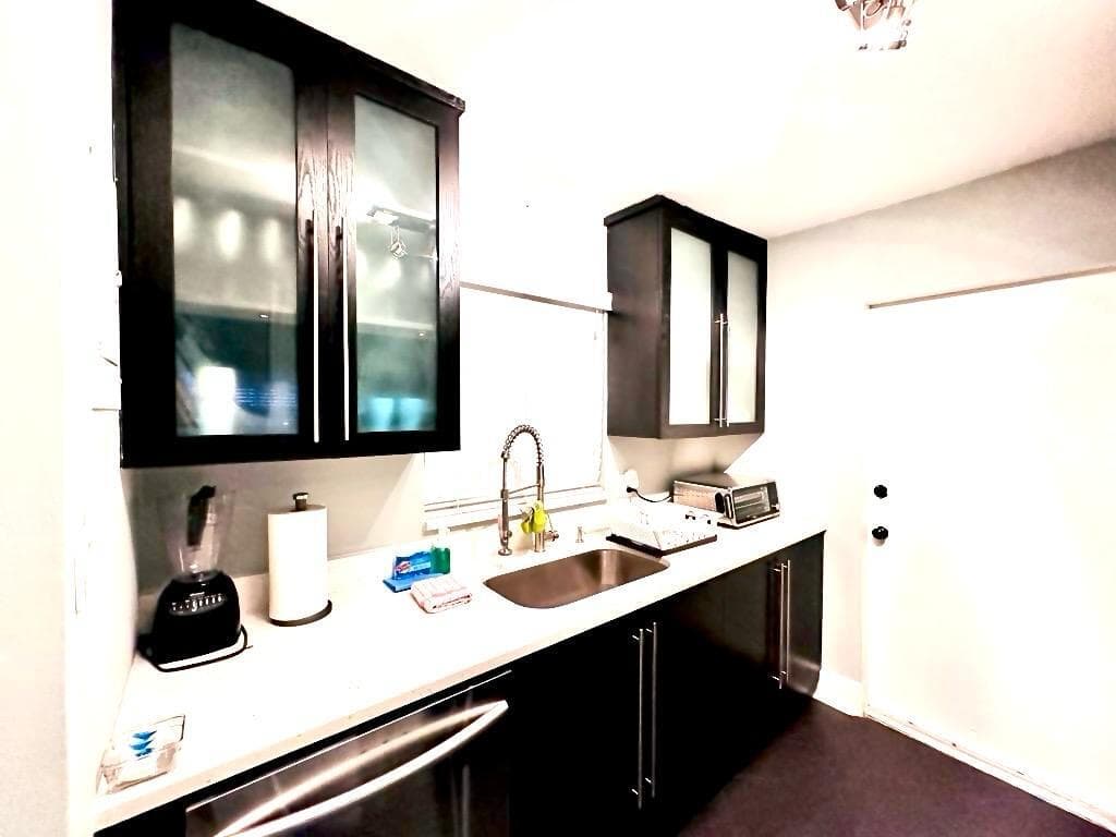 2424 NE 9th Street 112, Fort Lauderdale, FL 33304 — photo 2 of 17