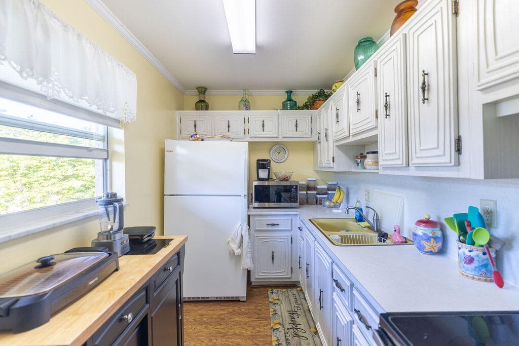 500 Bonnie Boulevard 176, Palm Springs, FL 33461 — photo 4 of 9