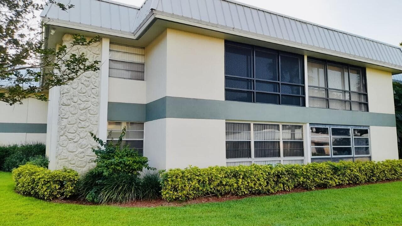 2302 Sunrise Boulevard 204, Fort Pierce, FL 34982 — photo 6 of 27