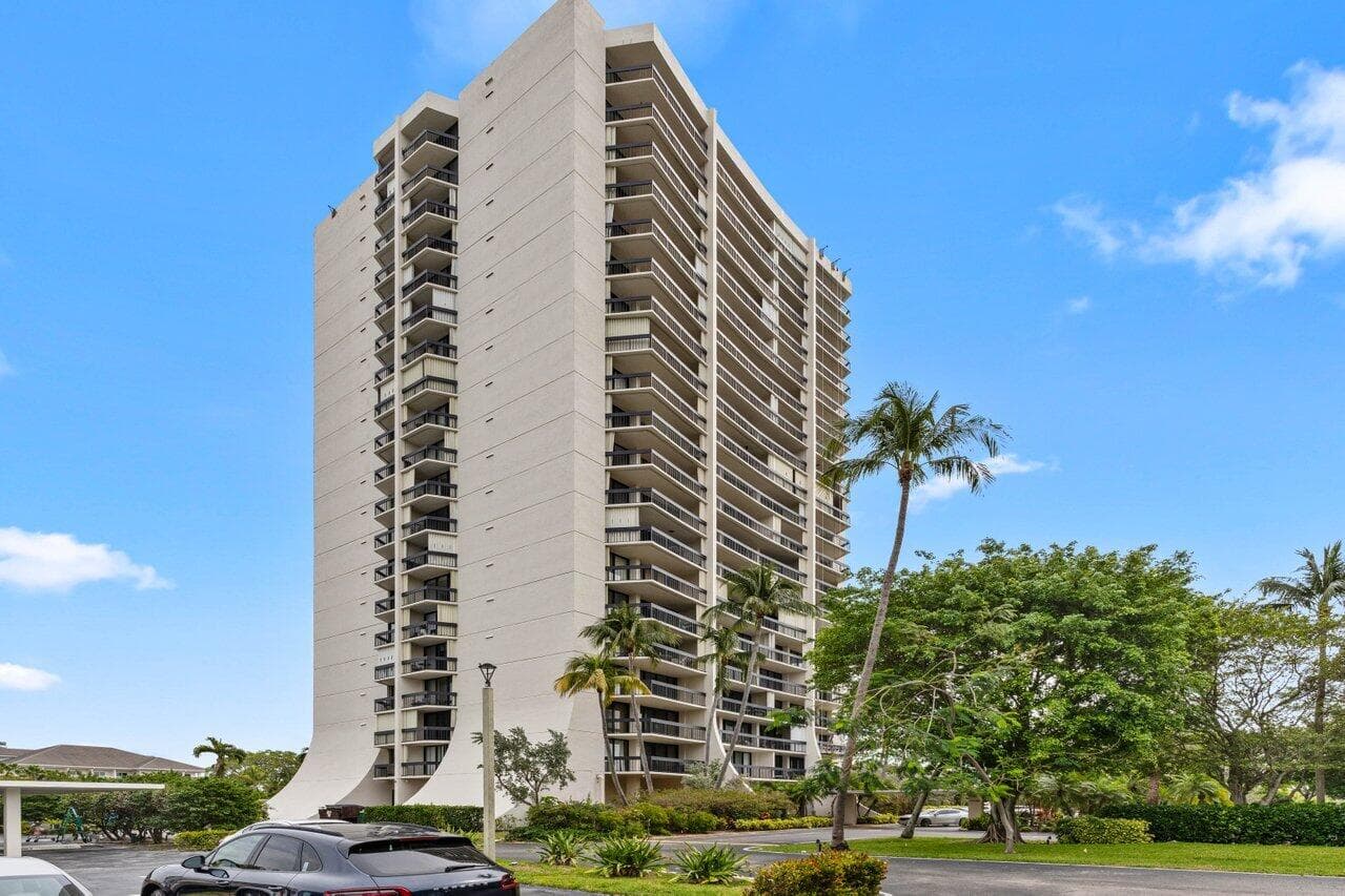 2400 Presidential Way 503, West Palm Beach, FL 33401 — photo 23 of 24