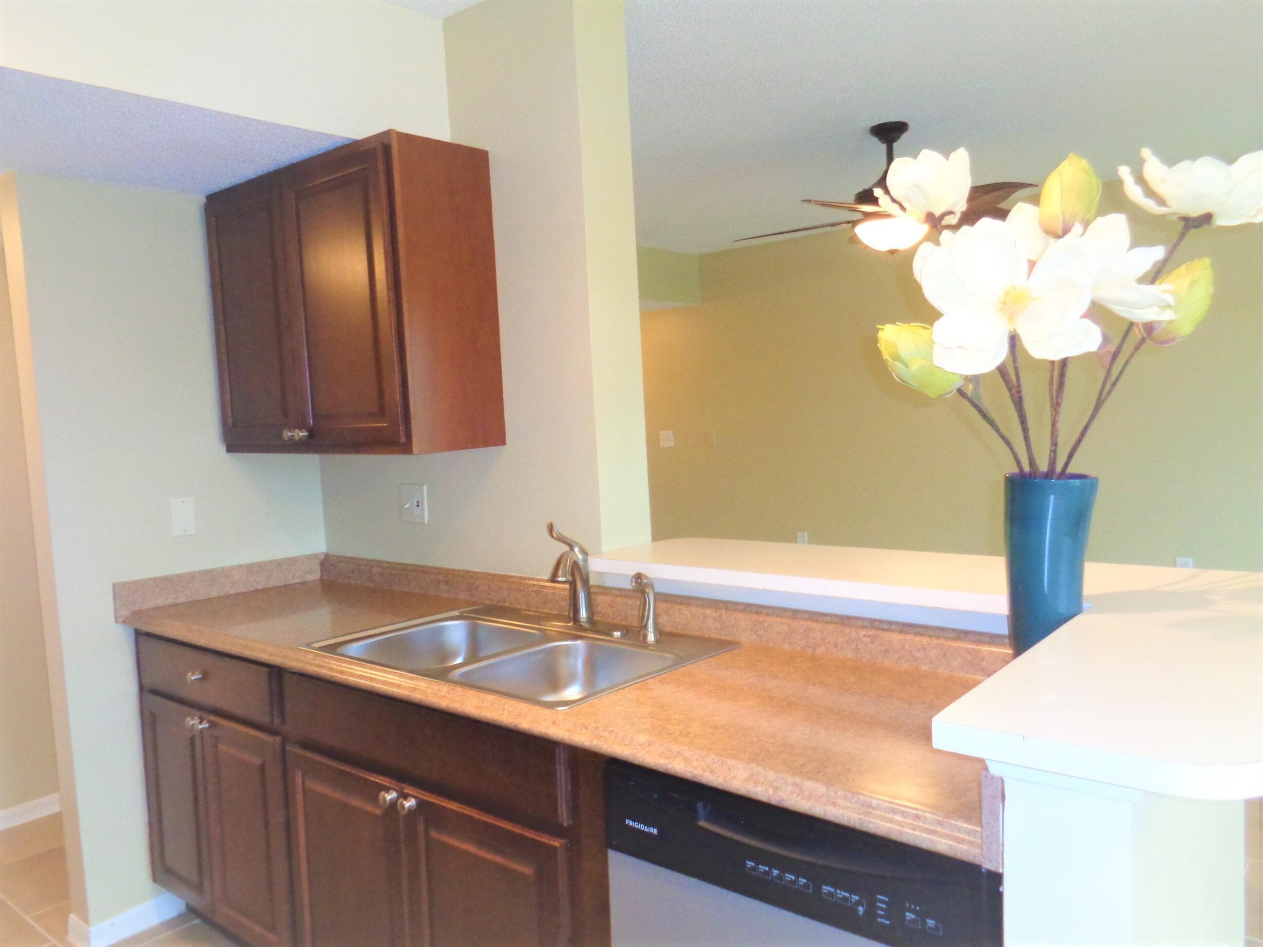 1650 N 42nd Circle 206, Vero Beach, FL 32967 — photo 8 of 54