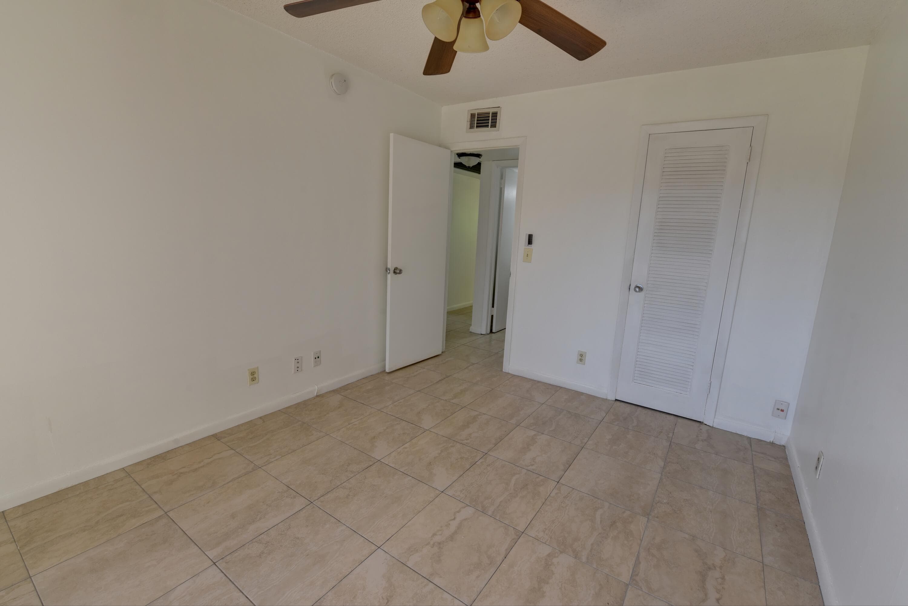89 Canterbury D, West Palm Beach, FL 33417 — photo 8 of 34