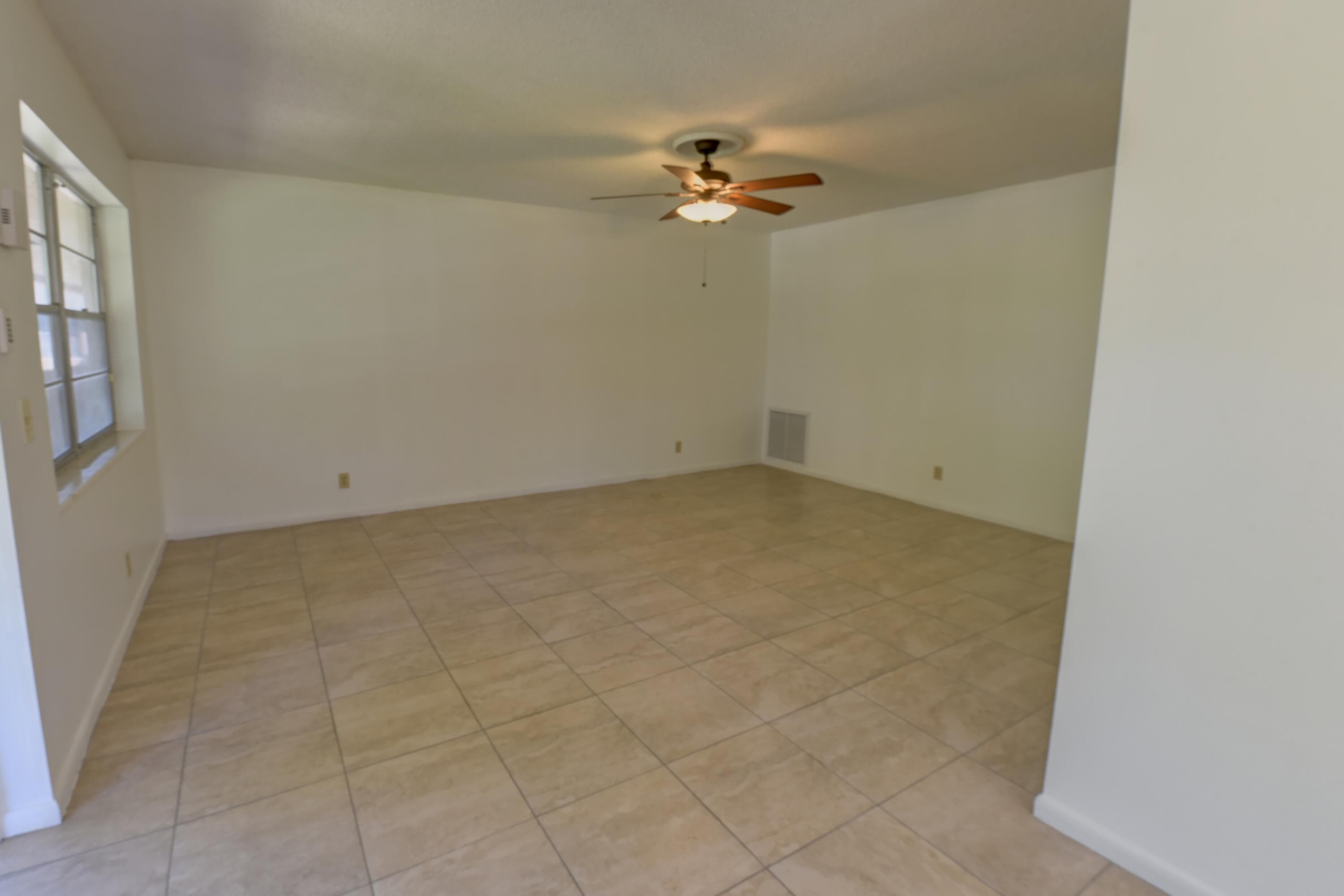 89 Canterbury D, West Palm Beach, FL 33417 — photo 5 of 34