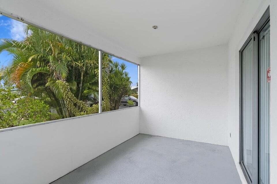 5036 Alfred Drive, West Palm Beach, FL 33417 — photo 3 of 20