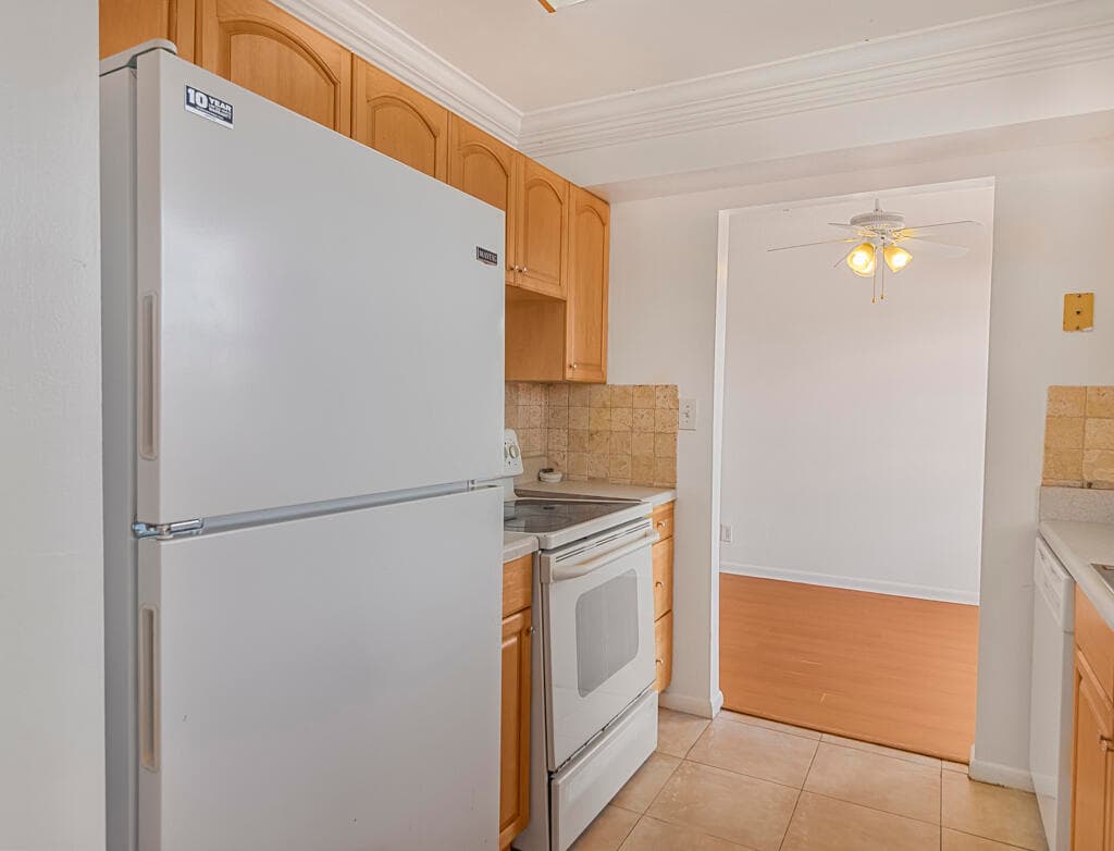 4 Golfs Edge E, West Palm Beach, FL 33417 — photo 5 of 33