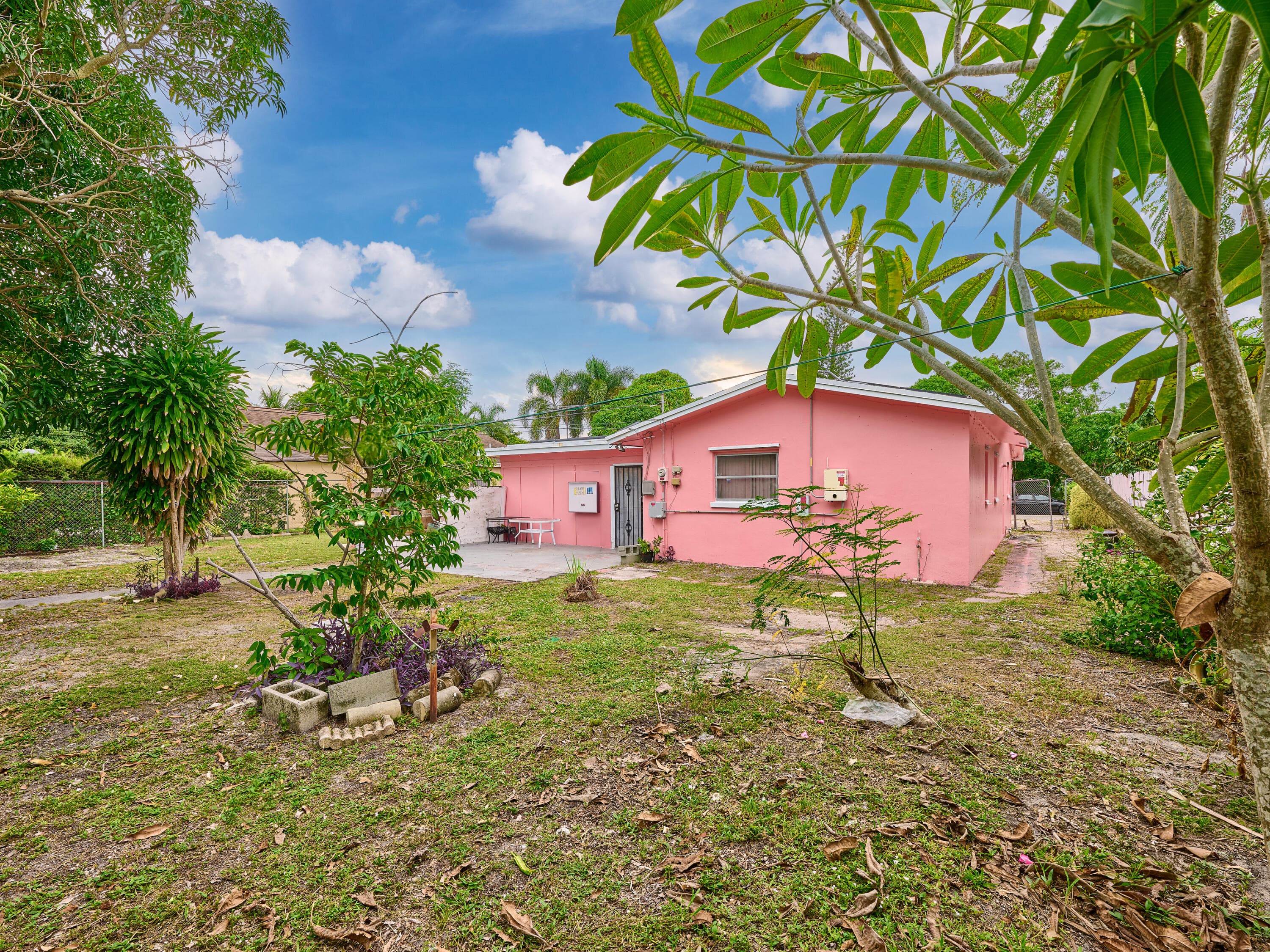 1010 S B Street, Lake Worth Beach, FL 33460 — photo 11 of 37