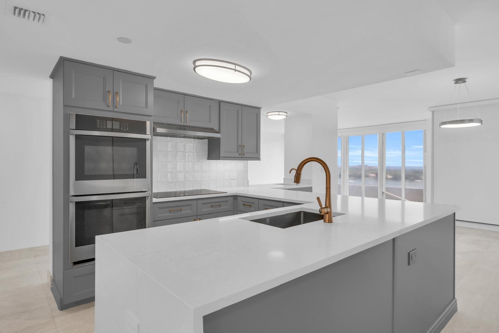 529 S Flagler Dr 14h, West Palm Beach, FL 33401 — photo 1 of 20