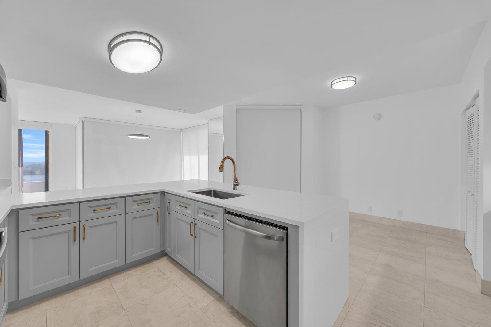 529 S Flagler Dr 14h, West Palm Beach, FL 33401 — photo 3 of 20