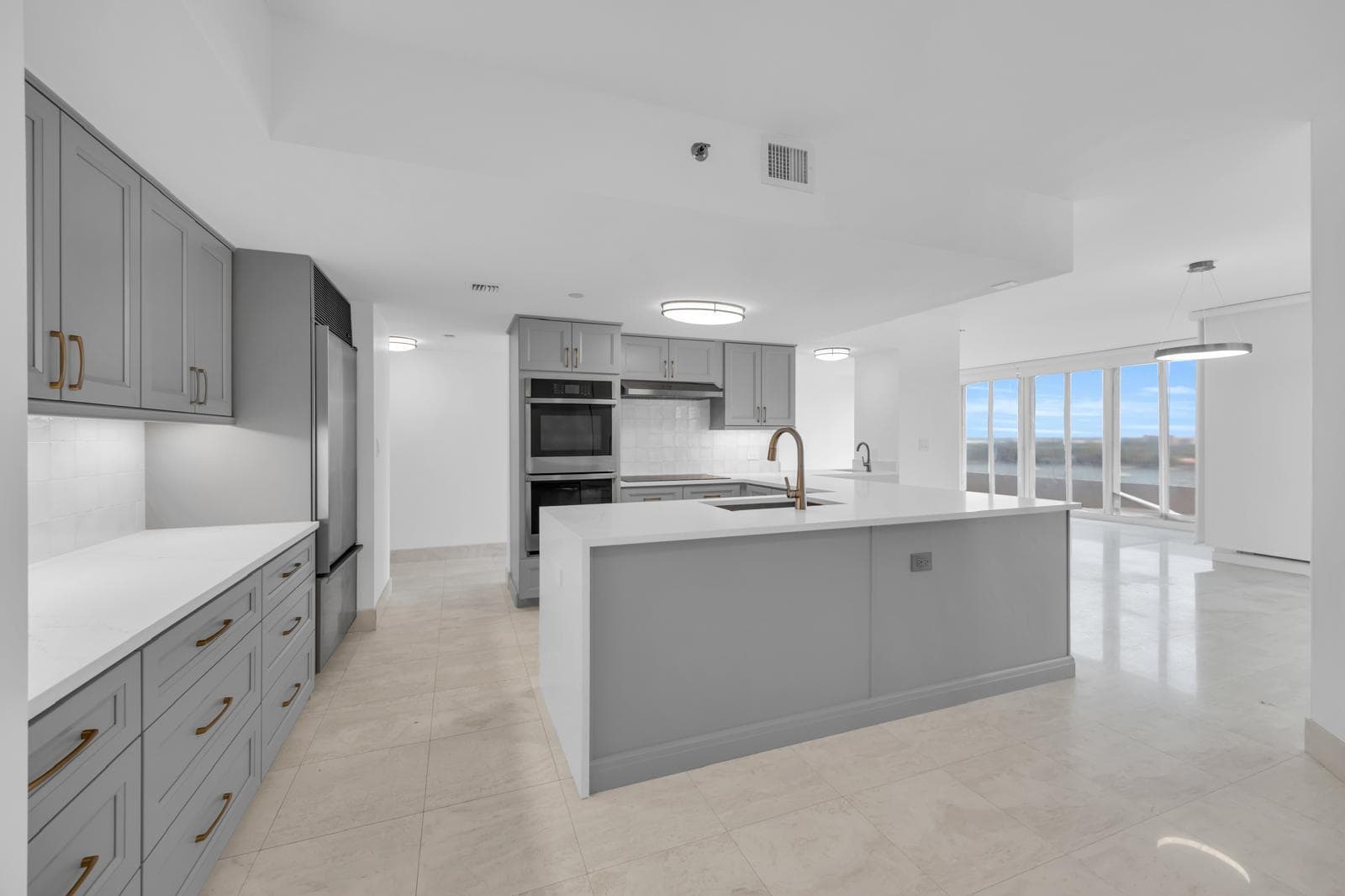 529 S Flagler Dr 14h, West Palm Beach, FL 33401 — photo 5 of 20