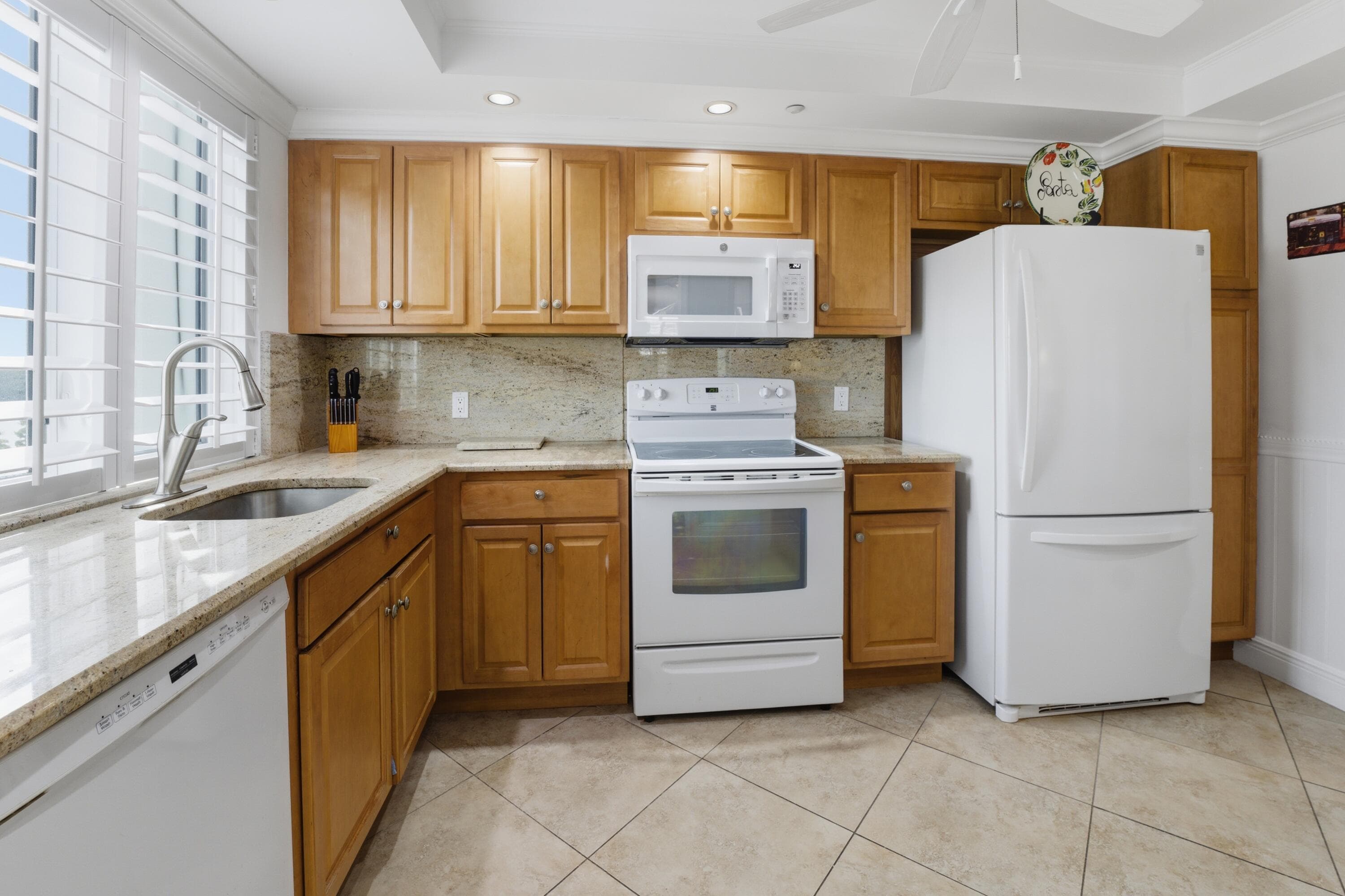 375 Beach Road 201, Tequesta, FL 33469 — photo 8 of 18