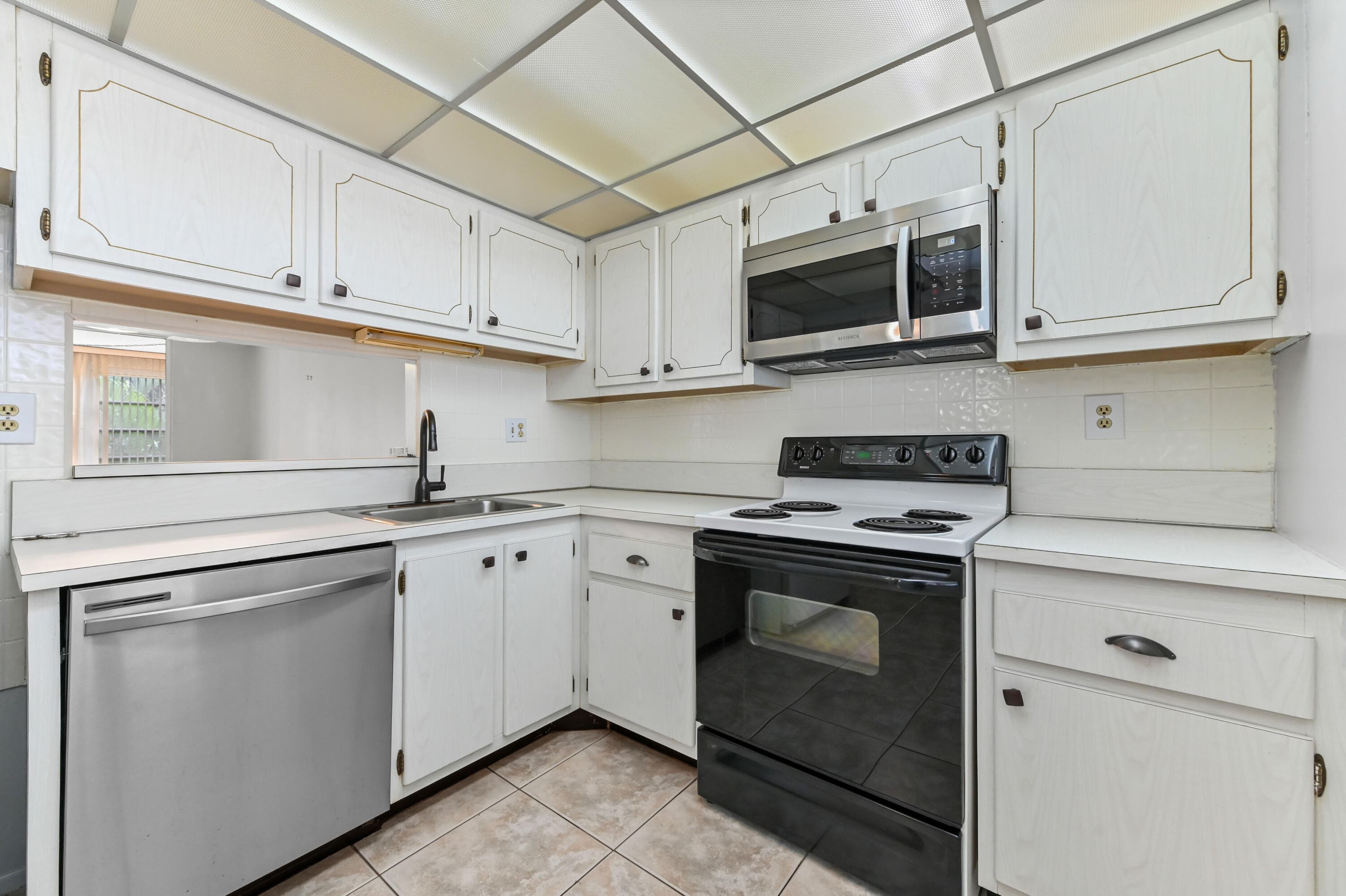 2650 NW 49th Avenue 422, Lauderdale Lakes, FL 33313 — photo 7 of 23
