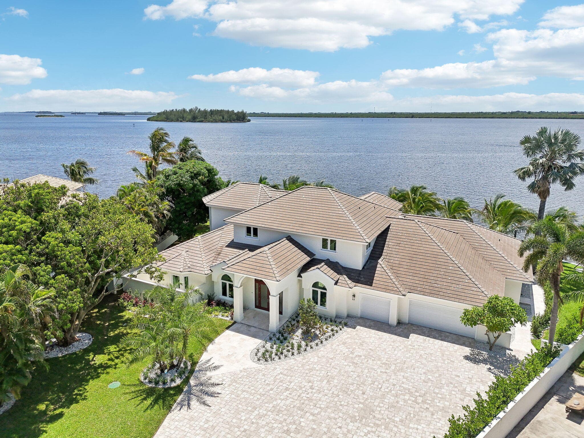 526 Point Lane, Vero Beach, FL 32963 — photo 1 of 65