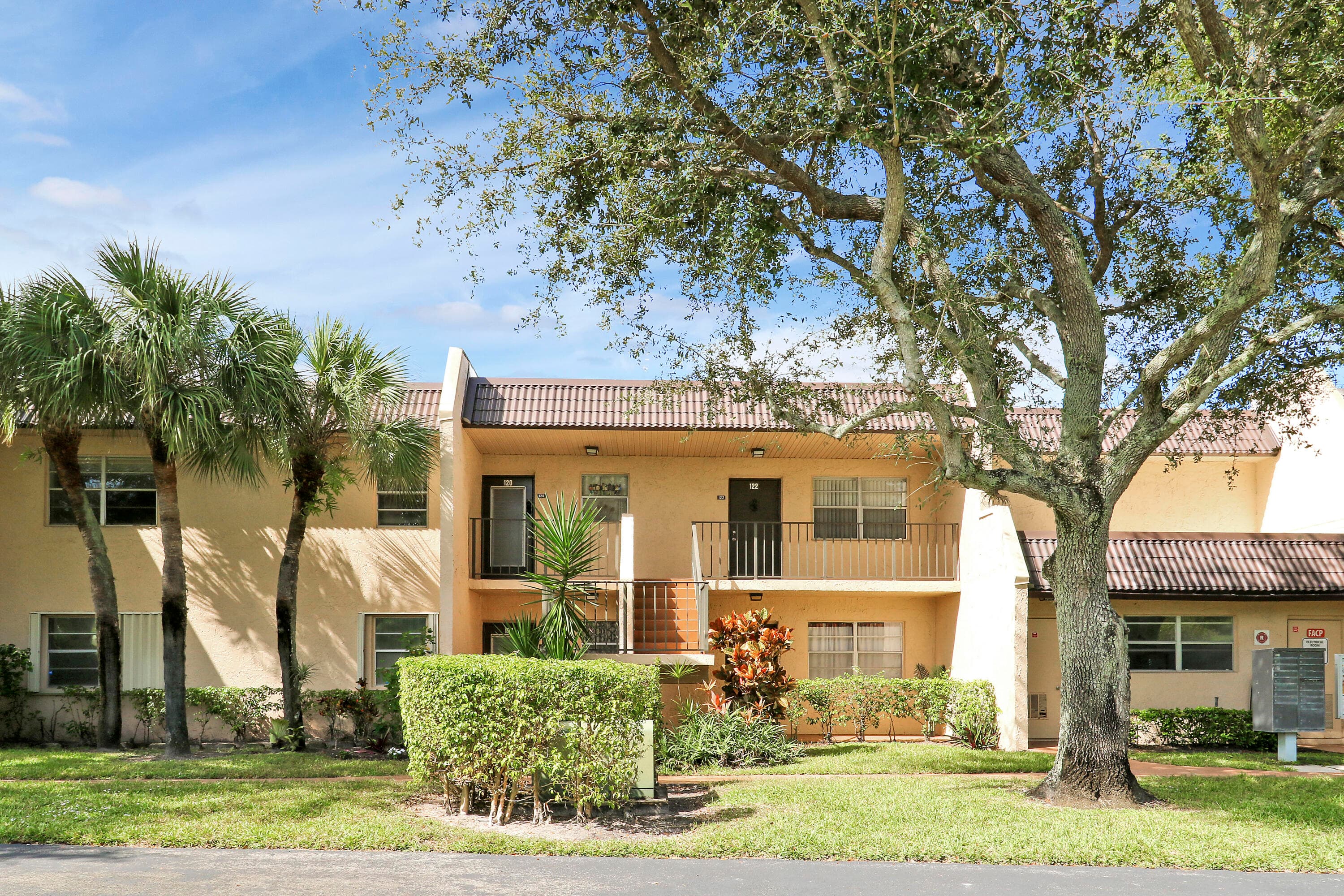 120 Lake Constance Drive, West Palm Beach, FL 33411 — photo 21 of 52