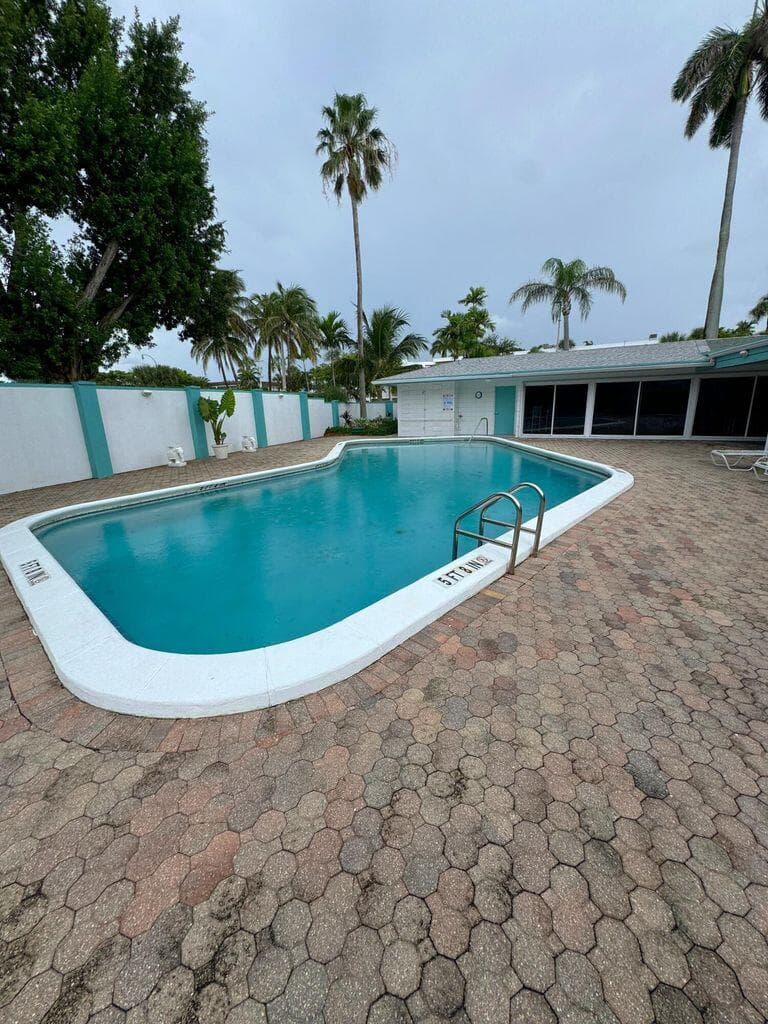 1470 S Ocean Boulevard 901, Lauderdale-By-The-Sea, FL 33062 — photo 10 of 13