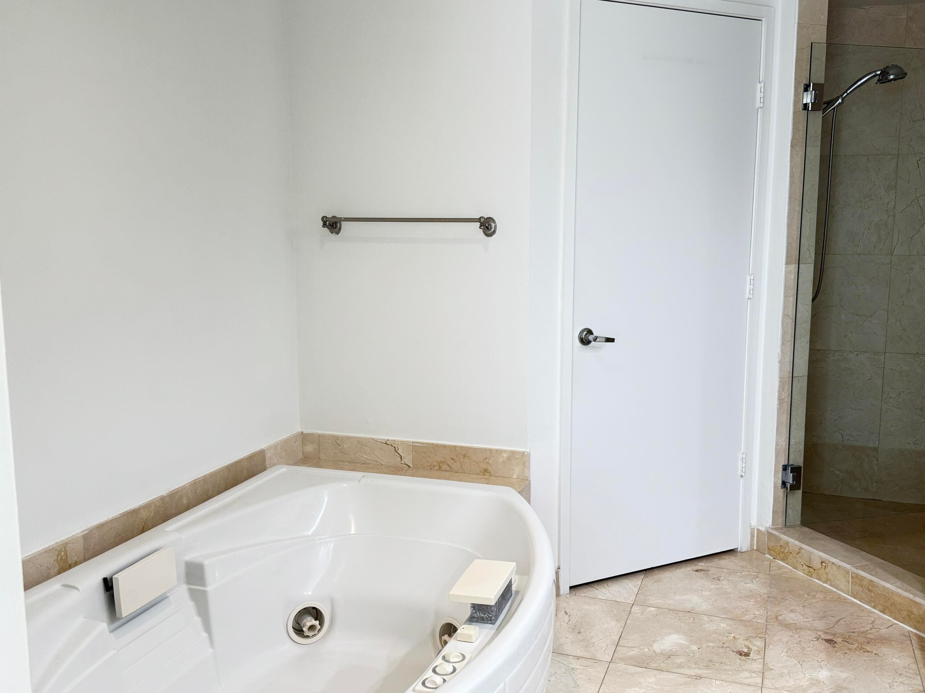 16275 Collins Avenue #1004, Sunny Isles Beach, FL 33160 — photo 17 of 31
