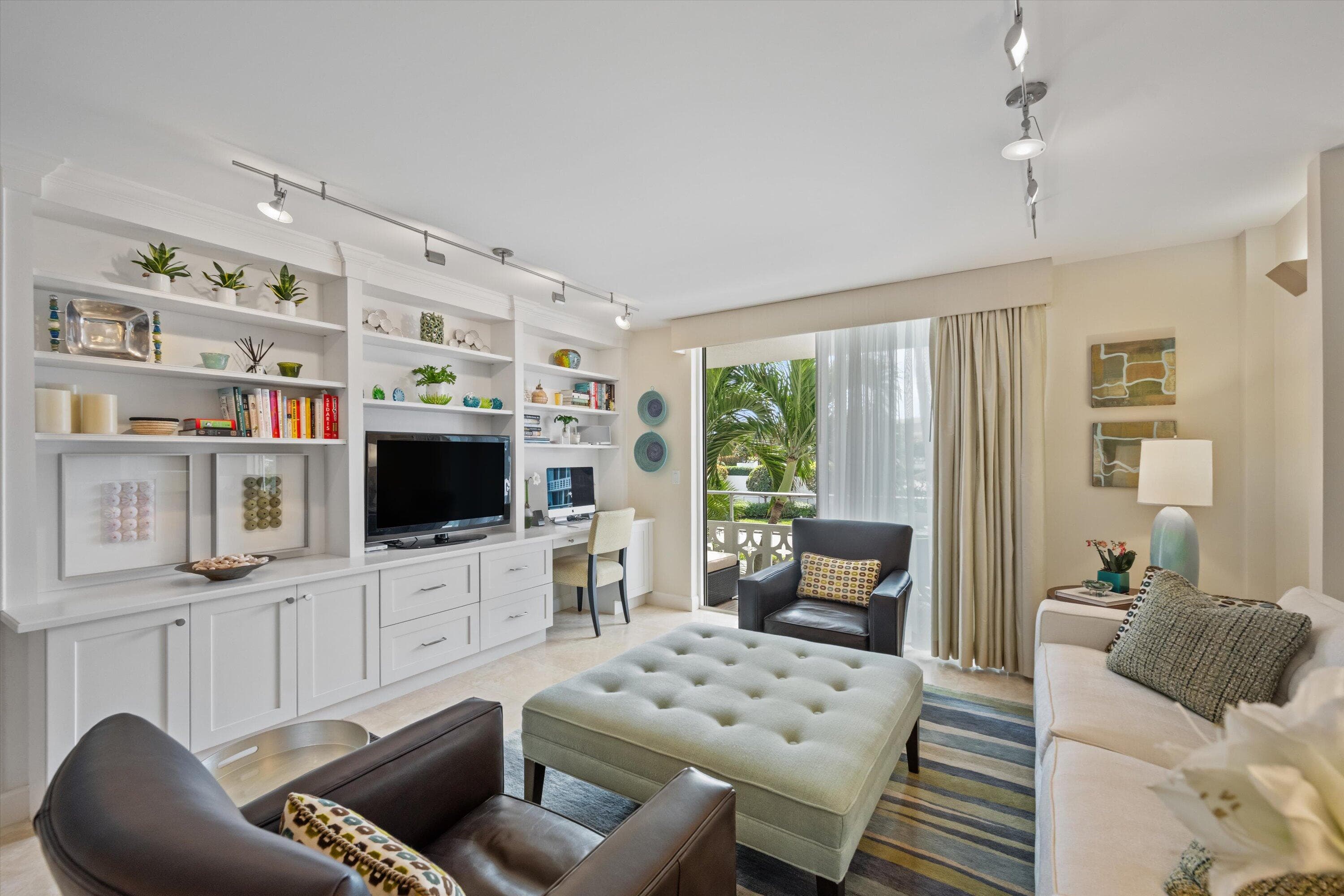 139 Sunrise Avenue 205, Palm Beach, FL 33480 — photo 2 of 31