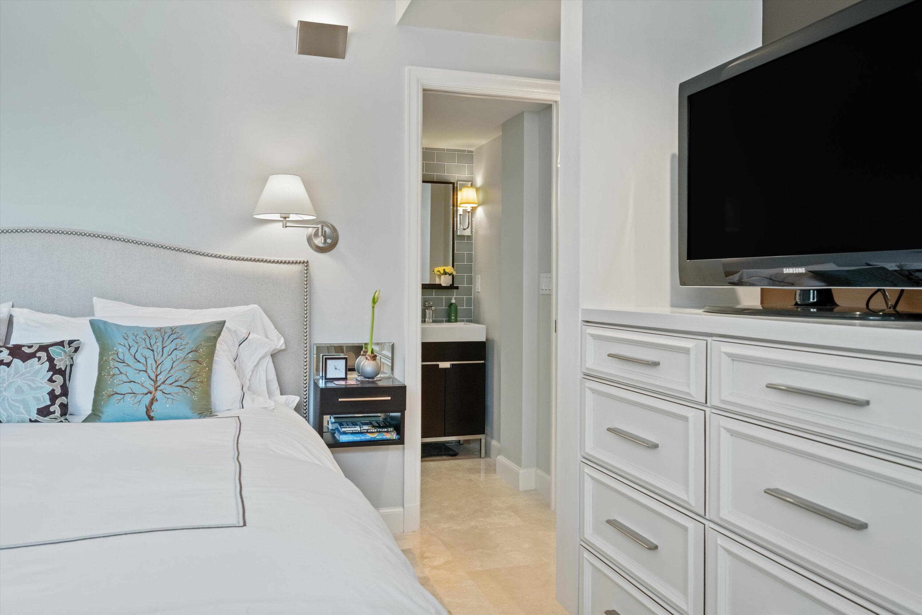 139 Sunrise Avenue 205, Palm Beach, FL 33480 — photo 14 of 31