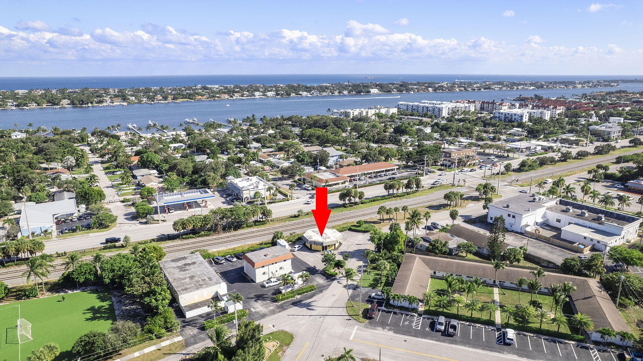 888 E Coast Avenue, Lantana, FL 33462 — photo 10 of 11