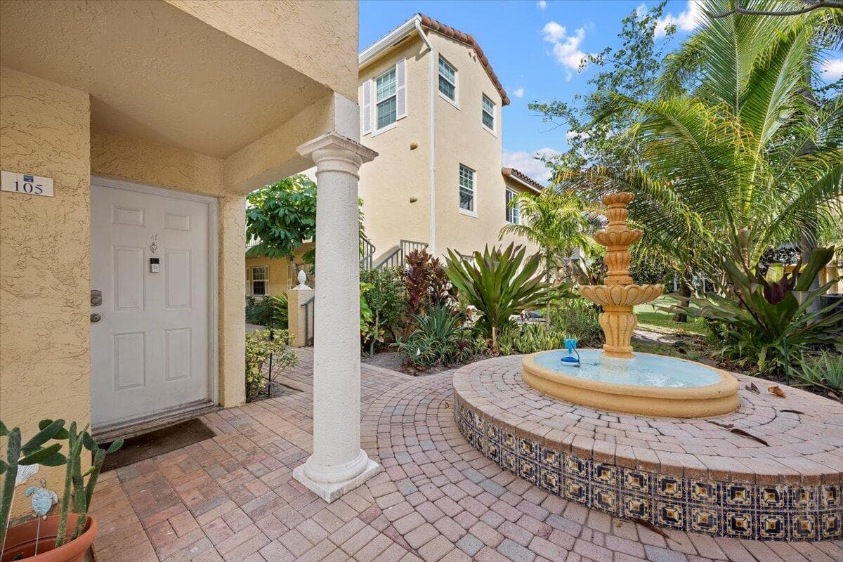 1015 Lake Shore Drive 105, Lake Park, FL 33403 — photo