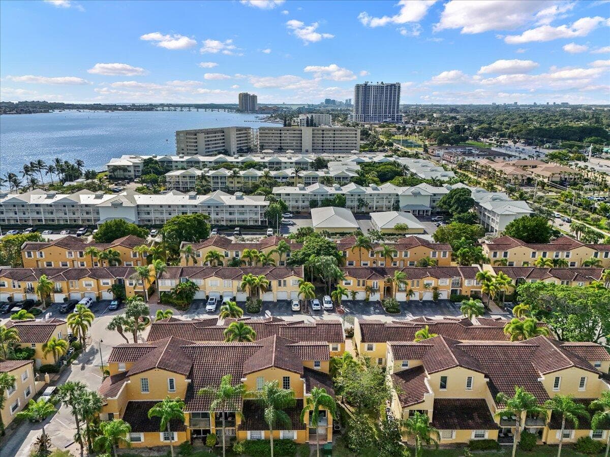 1015 Lake Shore Drive 105, Lake Park, FL 33403 — photo 33 of 41