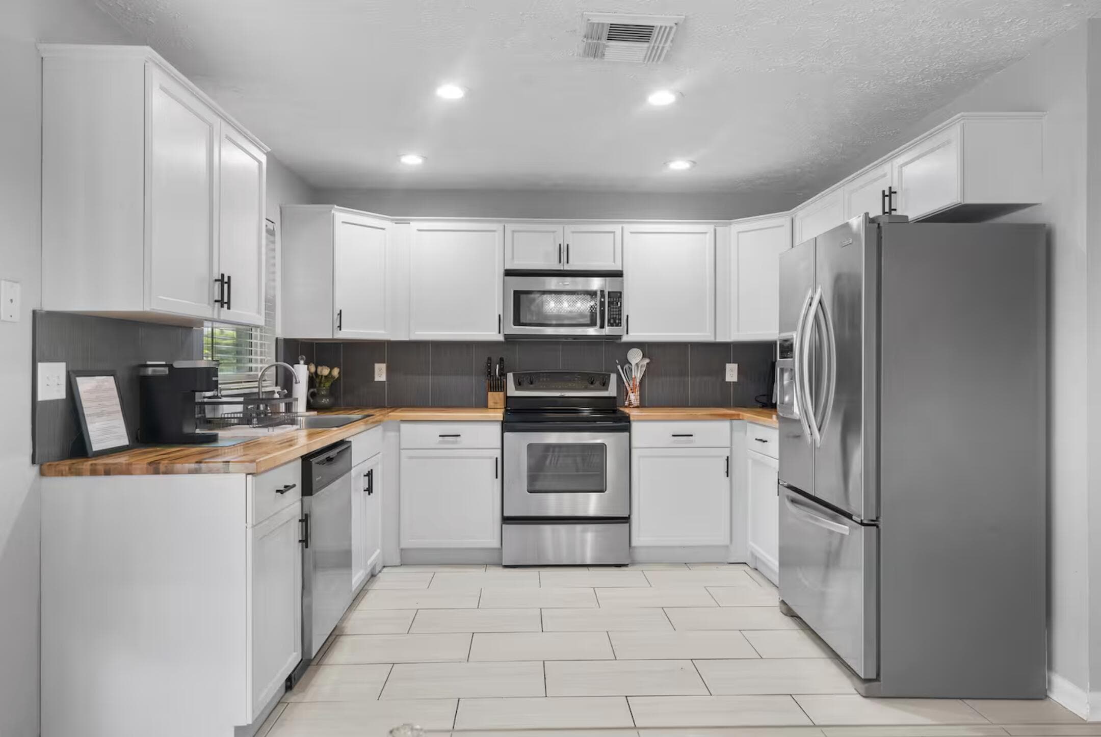 730 SE White Avenue, Port St. Lucie, FL 34983 — photo 9 of 18