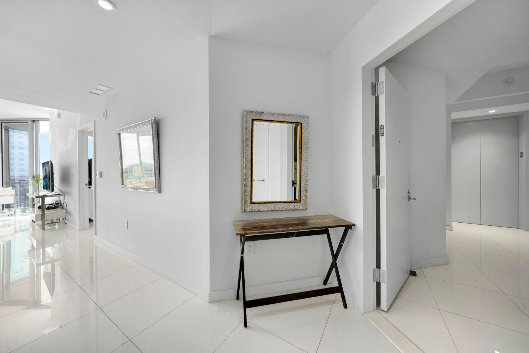 851 NE 1st Avenue 2410, Miami, FL 33132 — photo 7 of 27