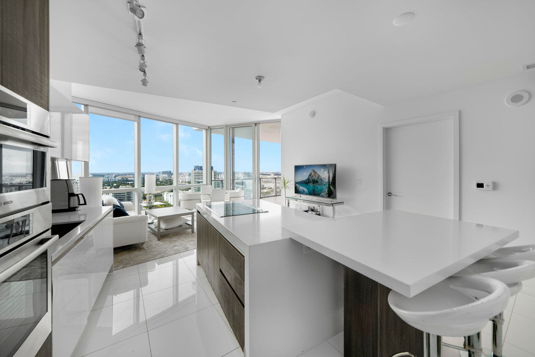 851 NE 1st Avenue 2410, Miami, FL 33132 — photo 16 of 27