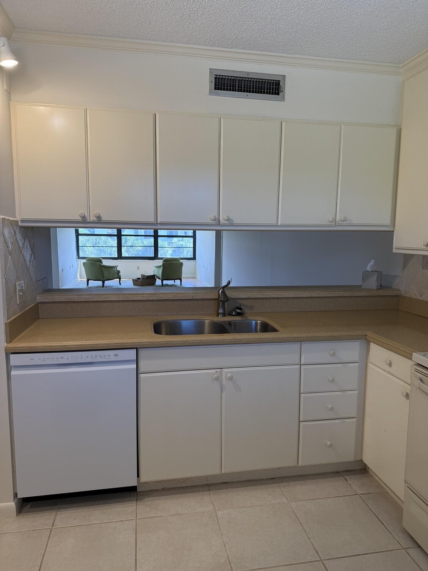 3710 Whitehall Drive 401, West Palm Beach, FL 33401 — photo 8 of 17