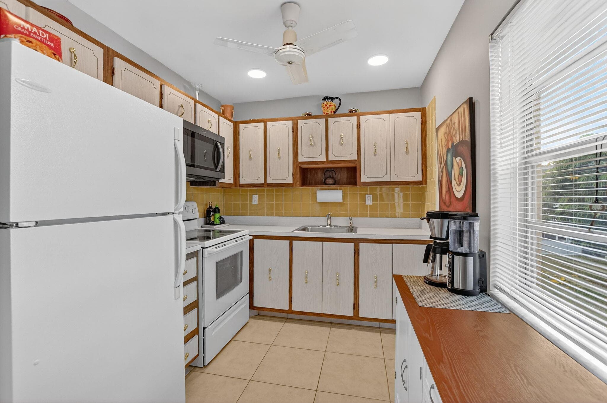 74 Burgundy B, Delray Beach, FL 33484 — photo 10 of 64